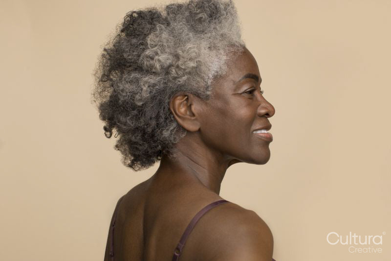 Profile of smiling mature woman – Cultura Creative