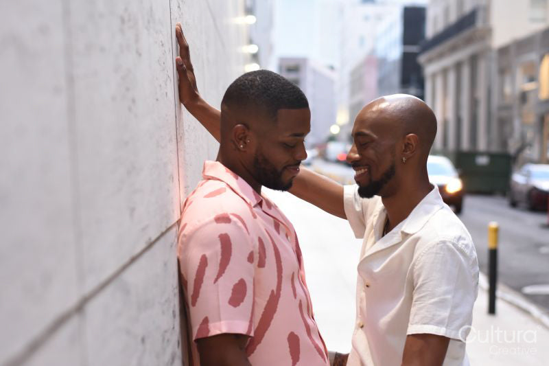 Louisiana, Smiling couple flirting in city