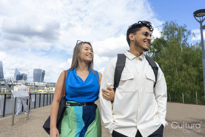 United Kingdom, London, Tourist couple enjoying city break