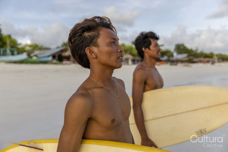Indonesia, Lombok, Surfers looking at view from beach