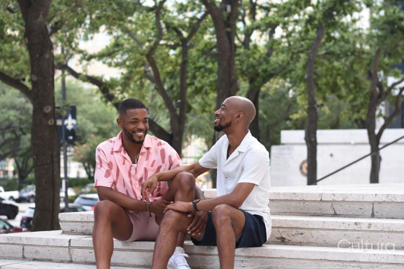 Louisiana, Smiling couple sitting on steps in city