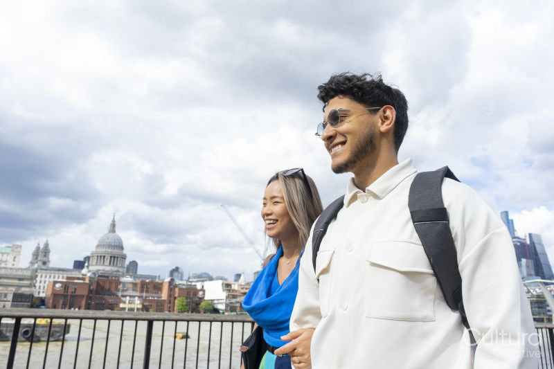 United Kingdom, London, Tourist couple enjoying city break