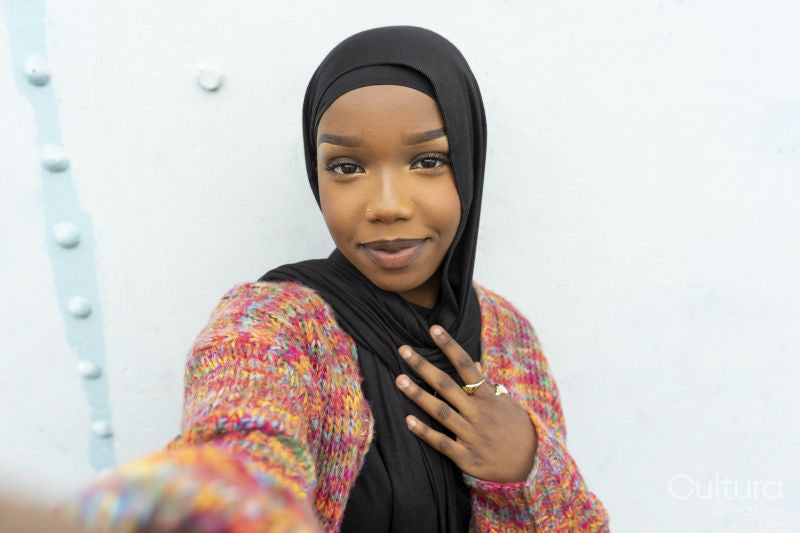 Portrait of smiling young woman wearing hijab