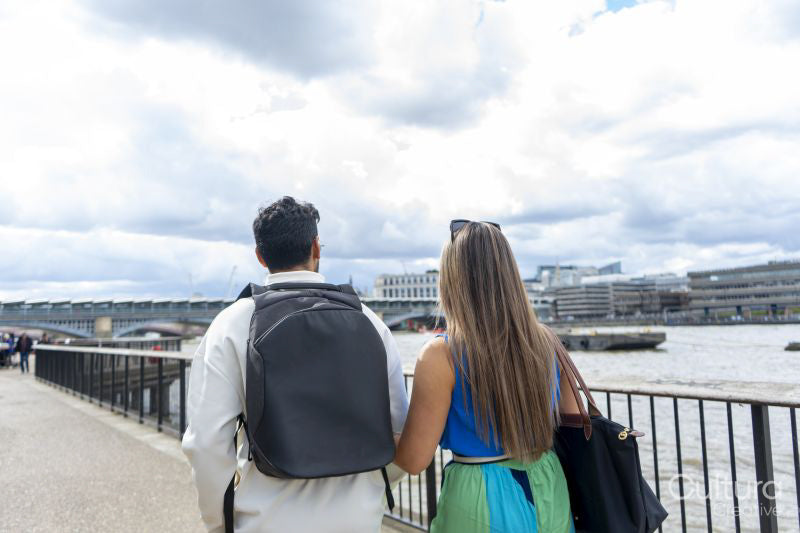 United Kingdom, London, Rear view of tourist couple looking at River Thames