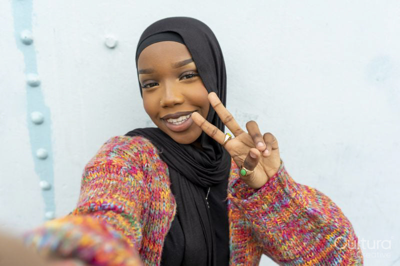 Portrait of smiling young woman wearing hijab