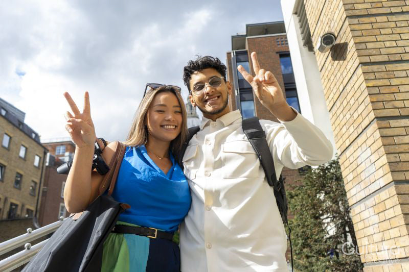 United Kingdom, London, Portrait of tourist couple gesturing