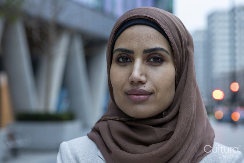 Portrait of businesswoman in hijab standing in city