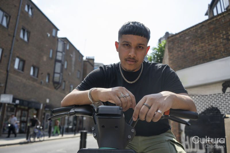 Portrait of man leaning on bikes handlebar