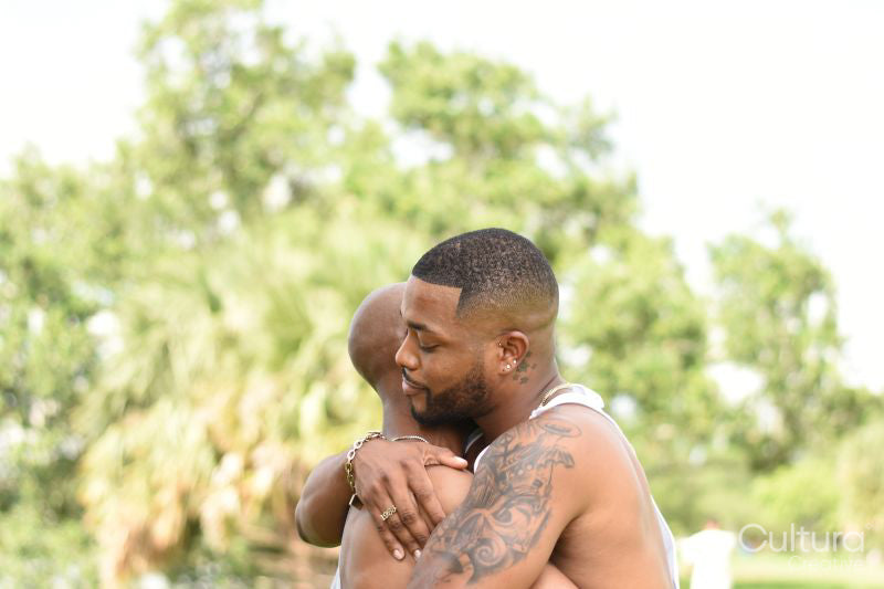 Louisiana, couple embracing in park